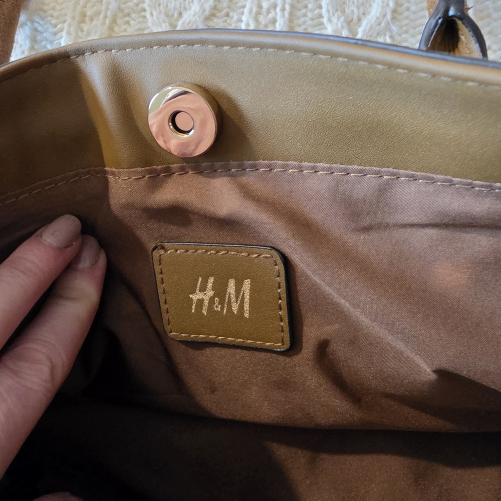 H & M Elegant Brown Suede Handbag - Picture 3 of 3